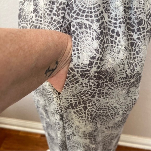 Anthropologie A Common Thread Orbweaver Maxi Dress 100% Silk Gray White Small - Picture 8 of 11